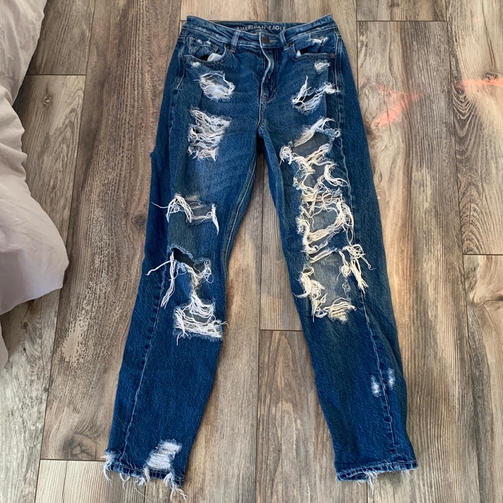 American Eagle Mom Jeans Size 0 Regular.